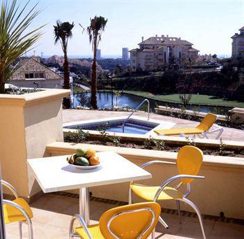 Aparthotel Elviria Hills Living