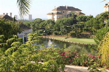Aparthotel Elviria Hills Living