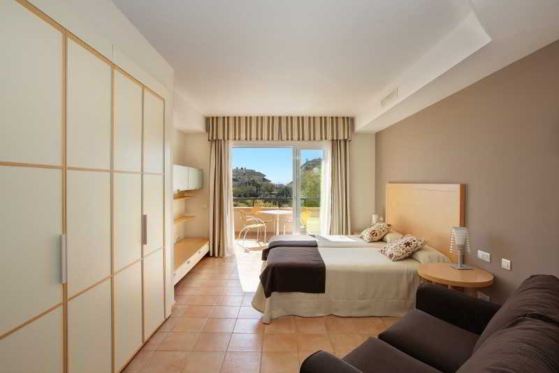 Elviria Hills Living